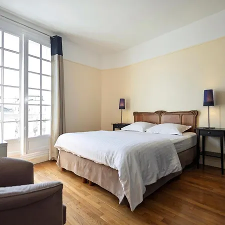Lovely & Quiet A Montmartre * פריז