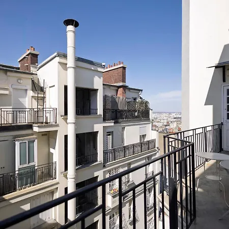 Lovely & Quiet A Montmartre פריז